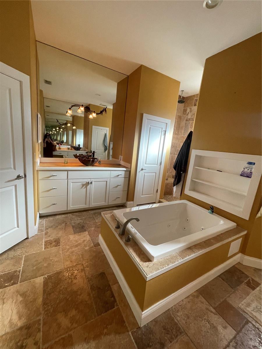 Image 11 of 18 For 13653 Heritage Way