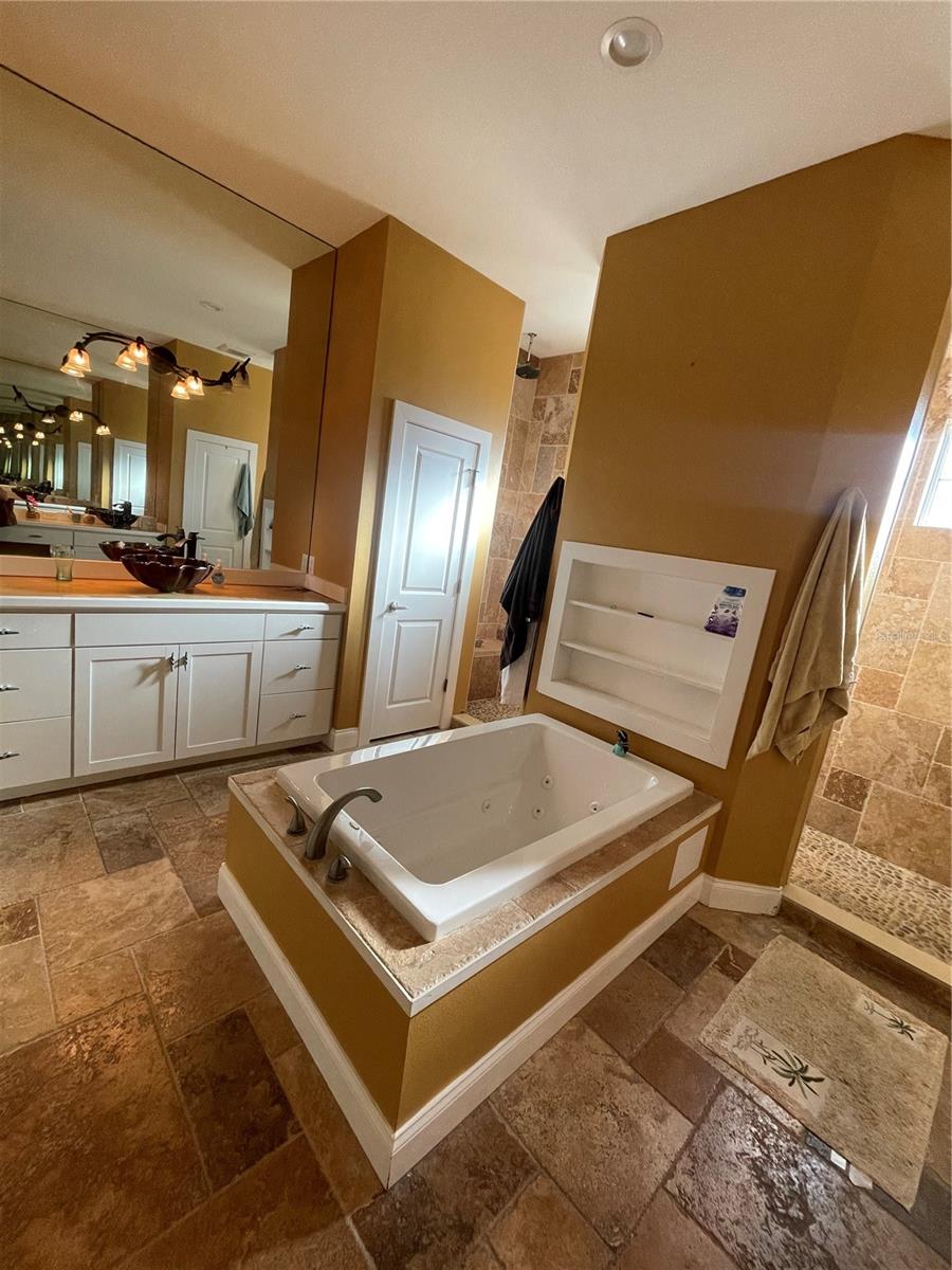 Image 12 of 18 For 13653 Heritage Way