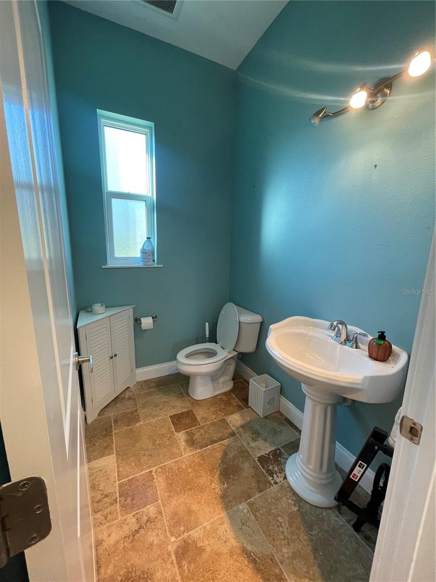 Image 7 of 18 For 13653 Heritage Way