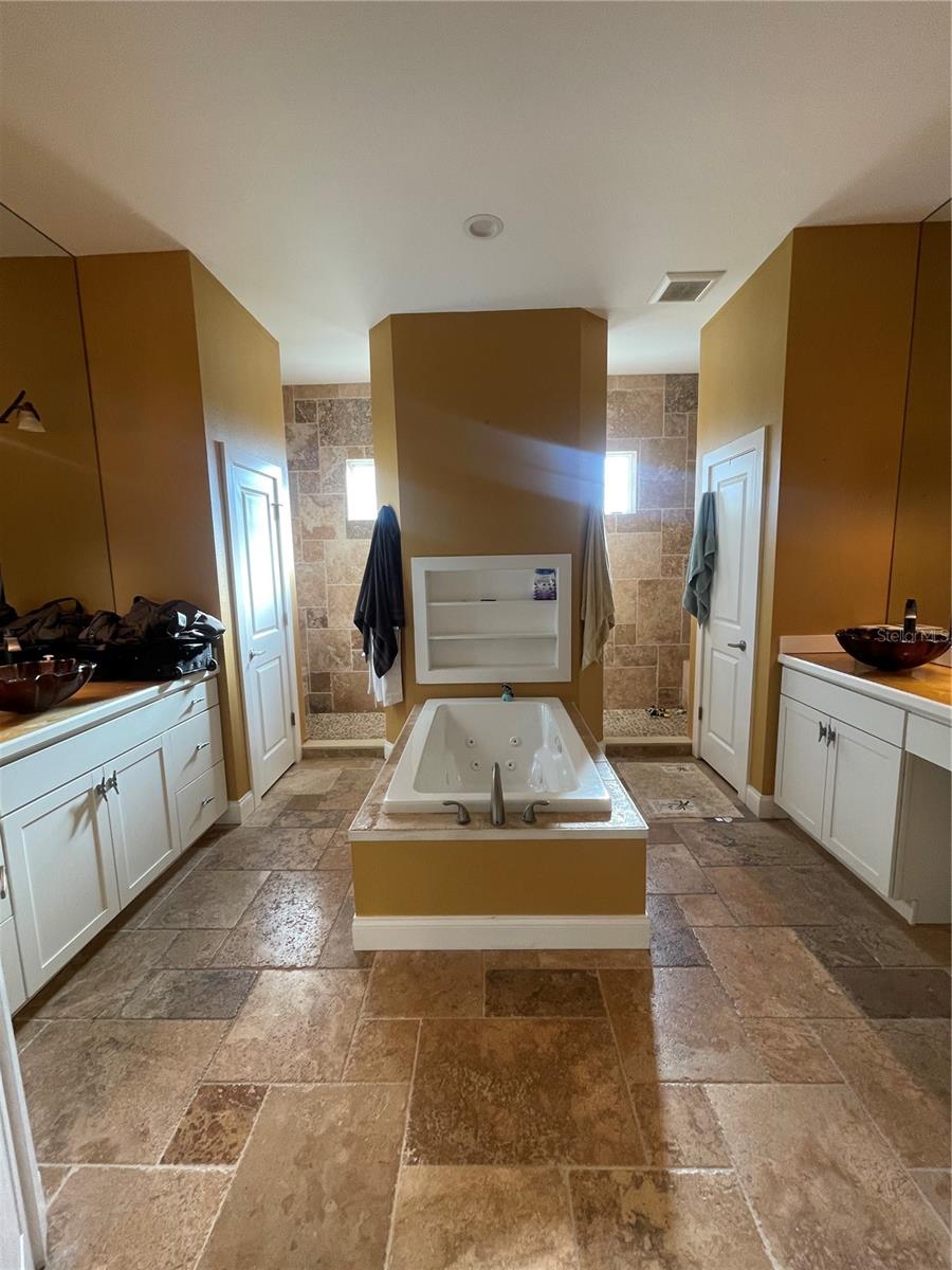 Image 9 of 18 For 13653 Heritage Way