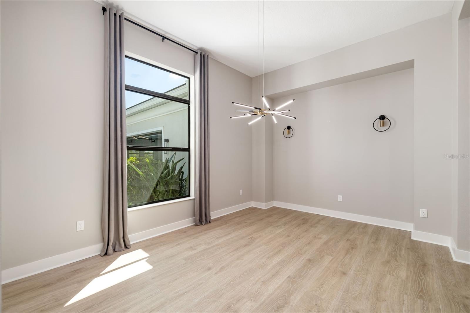 Image 20 of 81 For 9004 Artisan Way