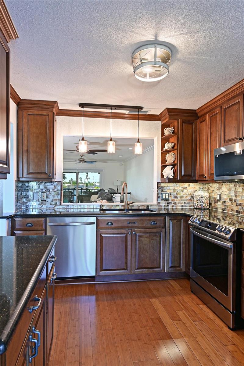 Image 6 of 49 For 10313 Waterbird Way 4