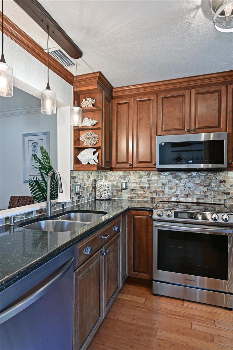 Image 7 of 49 For 10313 Waterbird Way 4