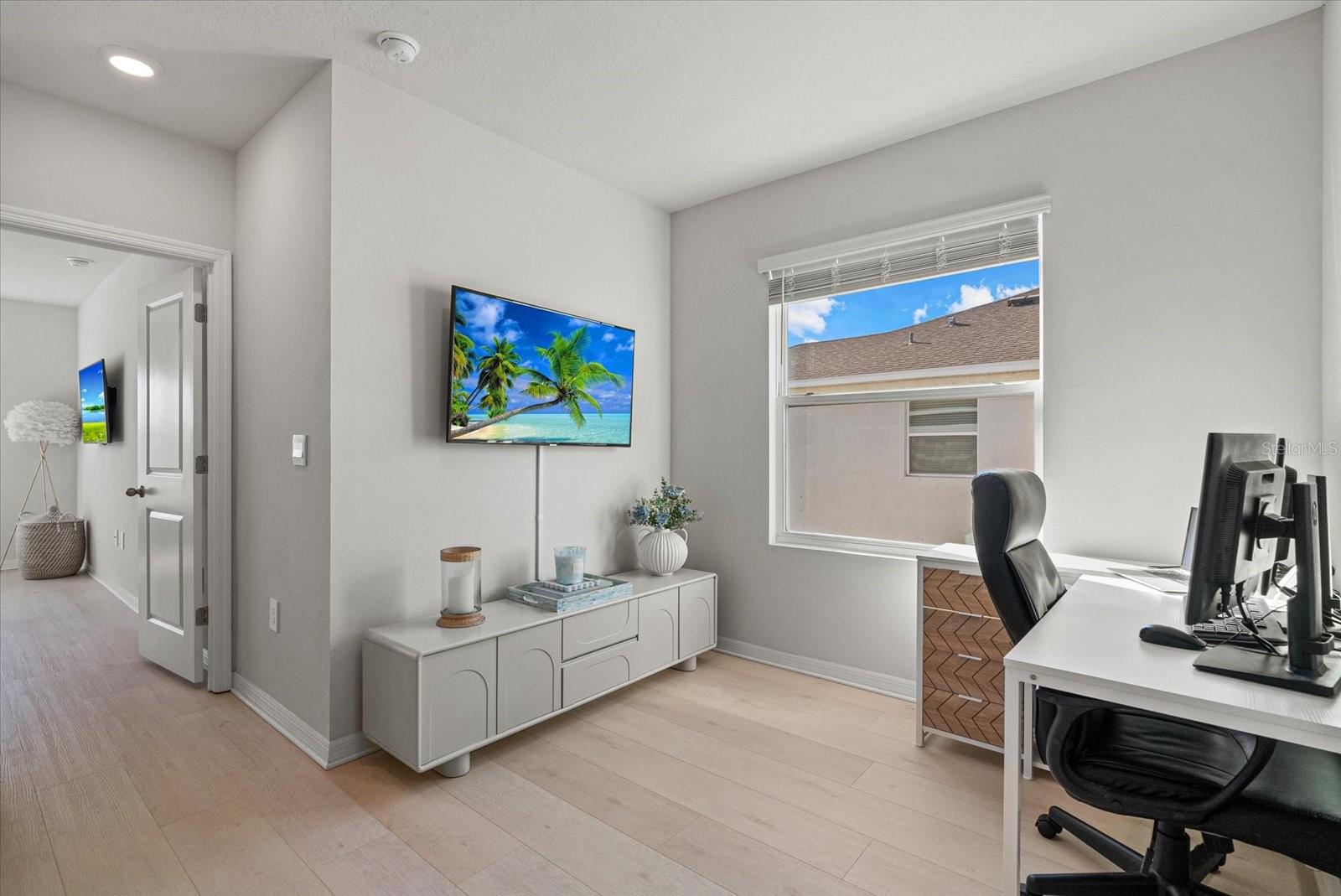 Image 18 of 79 For 17713 Crescent Moon Loop