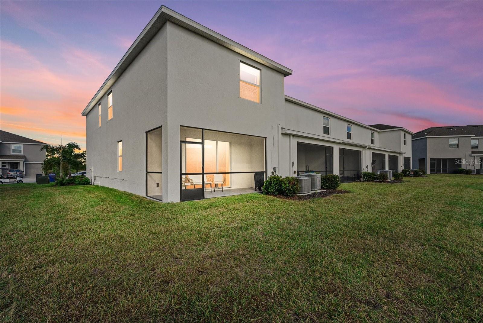 Image 2 of 79 For 17713 Crescent Moon Loop