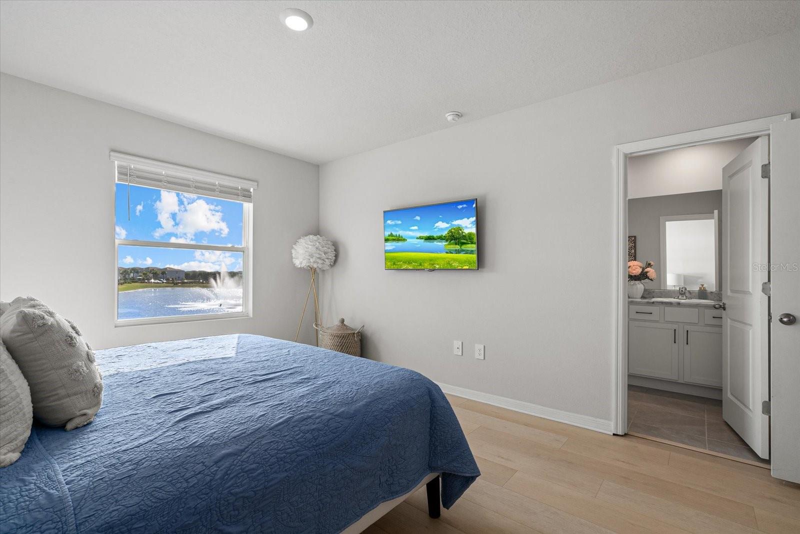 Image 24 of 79 For 17713 Crescent Moon Loop