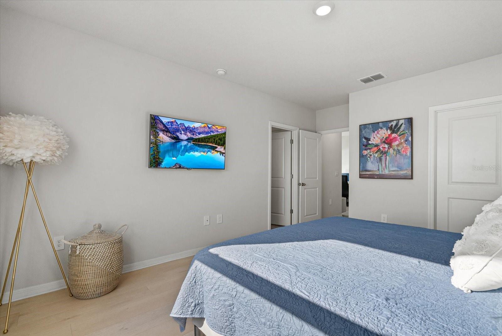 Image 25 of 79 For 17713 Crescent Moon Loop