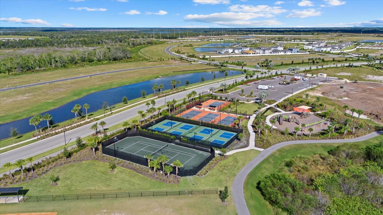 Image 31 of 79 For 17713 Crescent Moon Loop