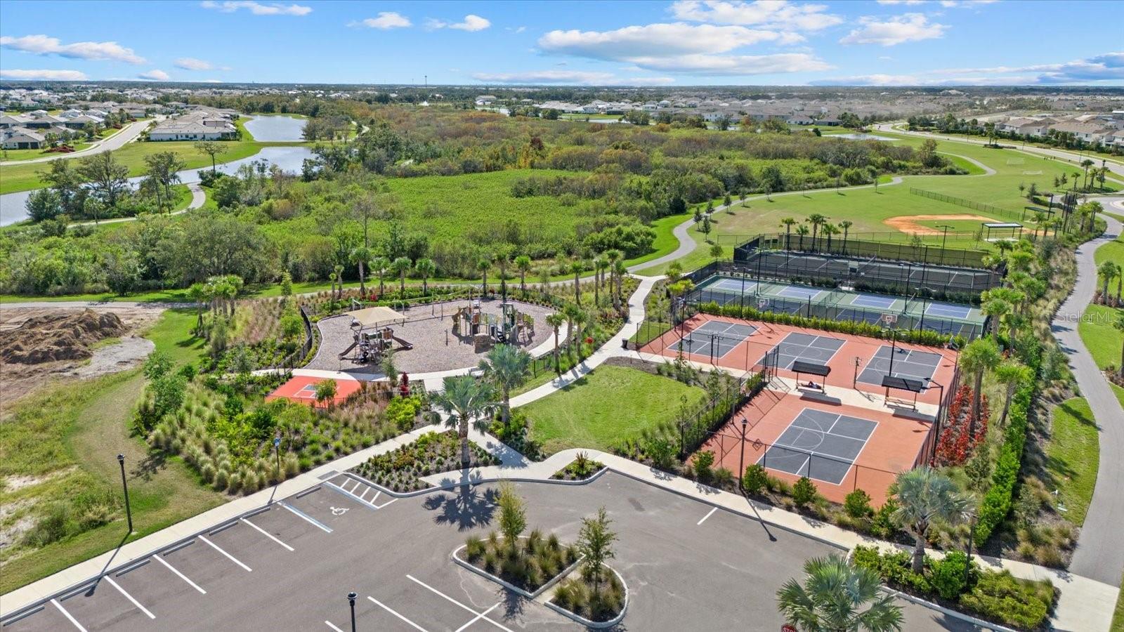 Image 32 of 79 For 17713 Crescent Moon Loop