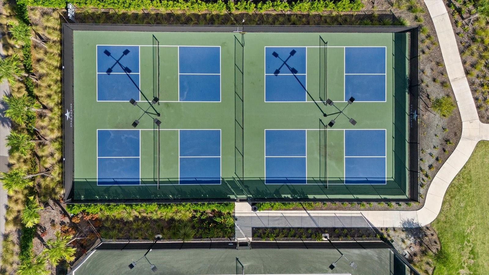 Image 34 of 79 For 17713 Crescent Moon Loop