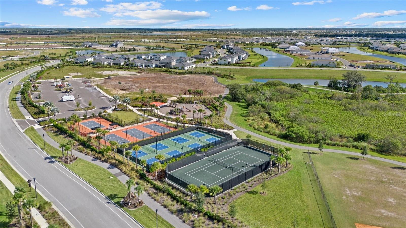 Image 36 of 79 For 17713 Crescent Moon Loop