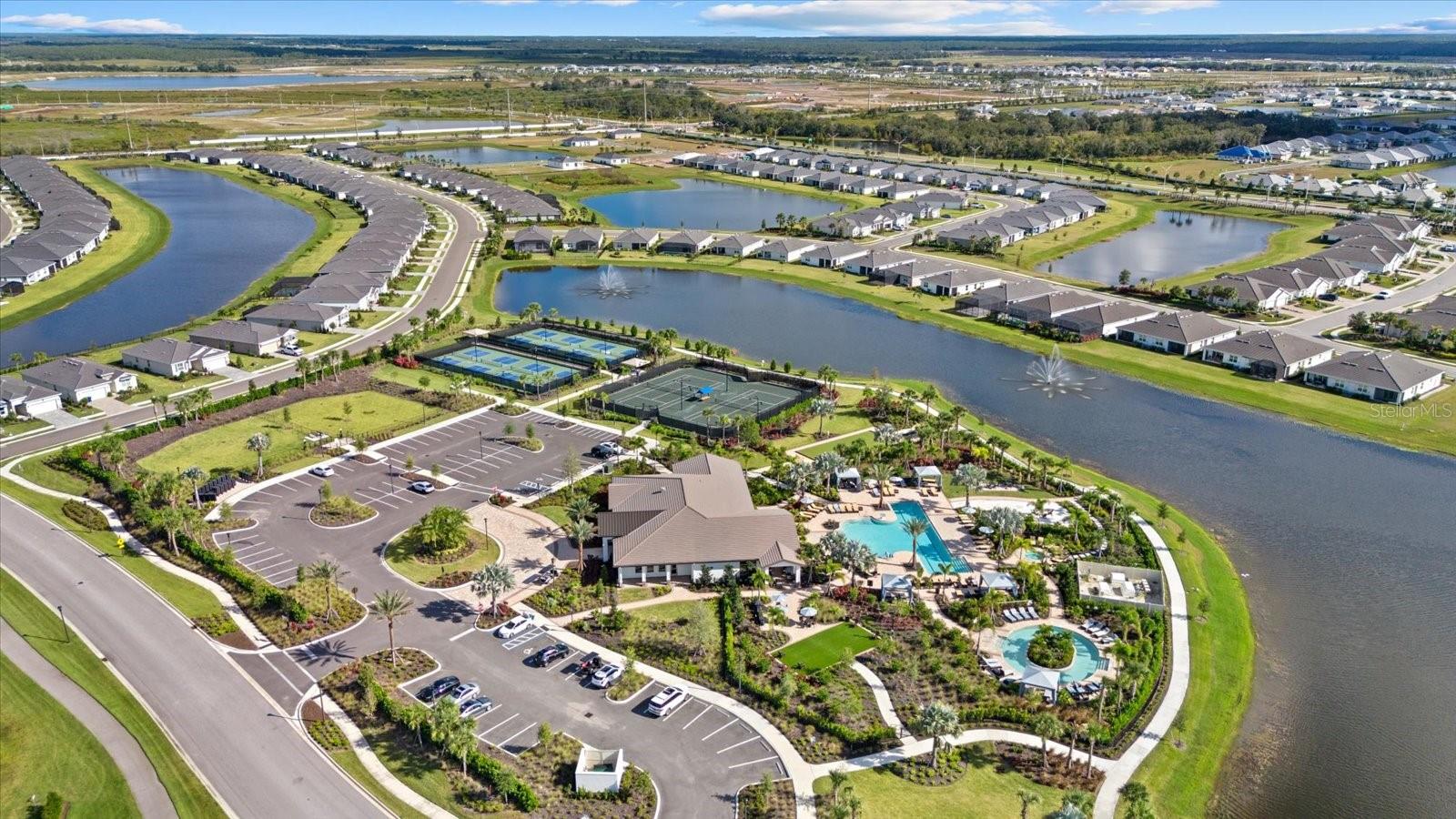 Image 47 of 79 For 17713 Crescent Moon Loop