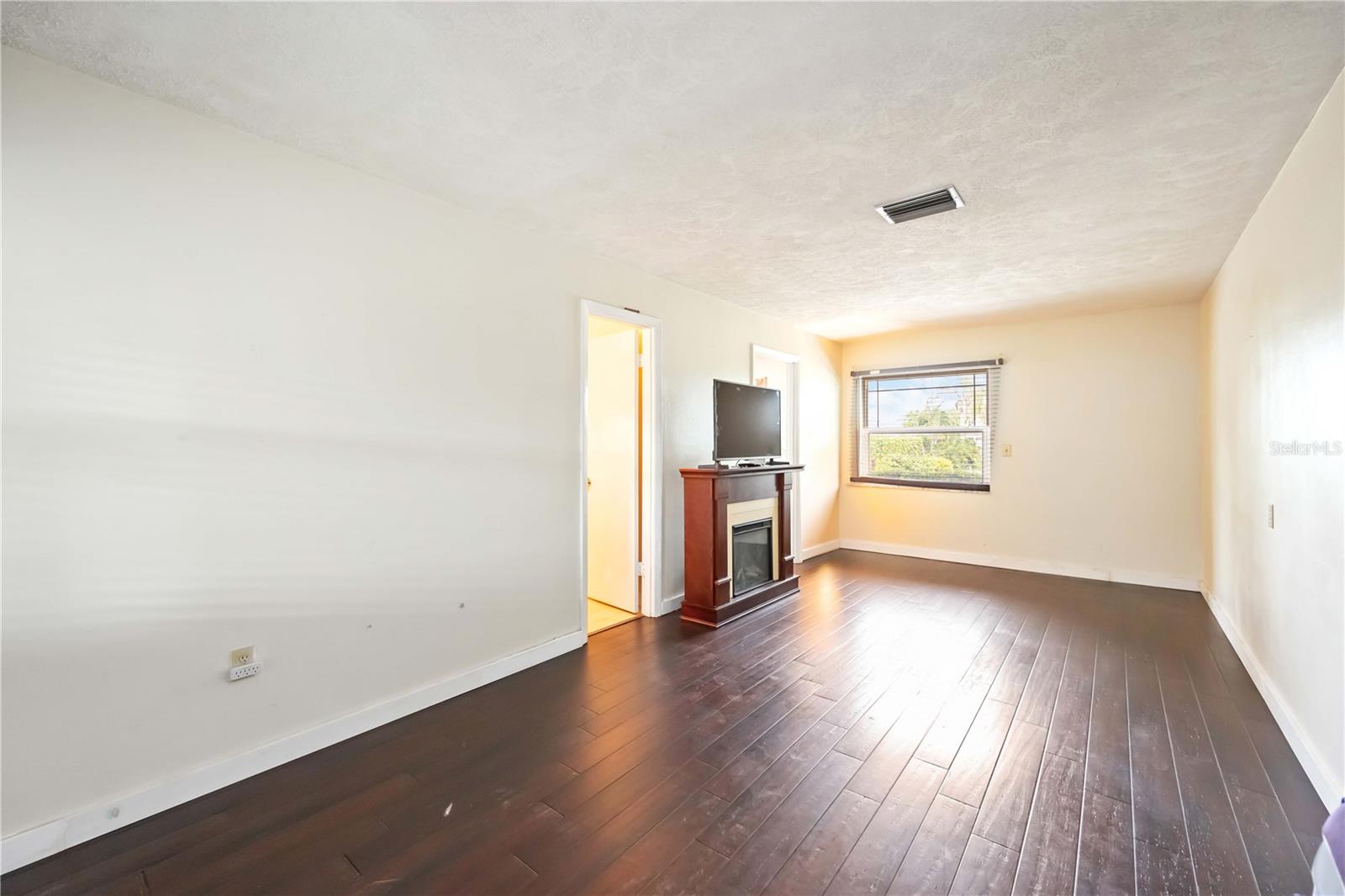 Image 9 of 45 For 816 59th Street Nw