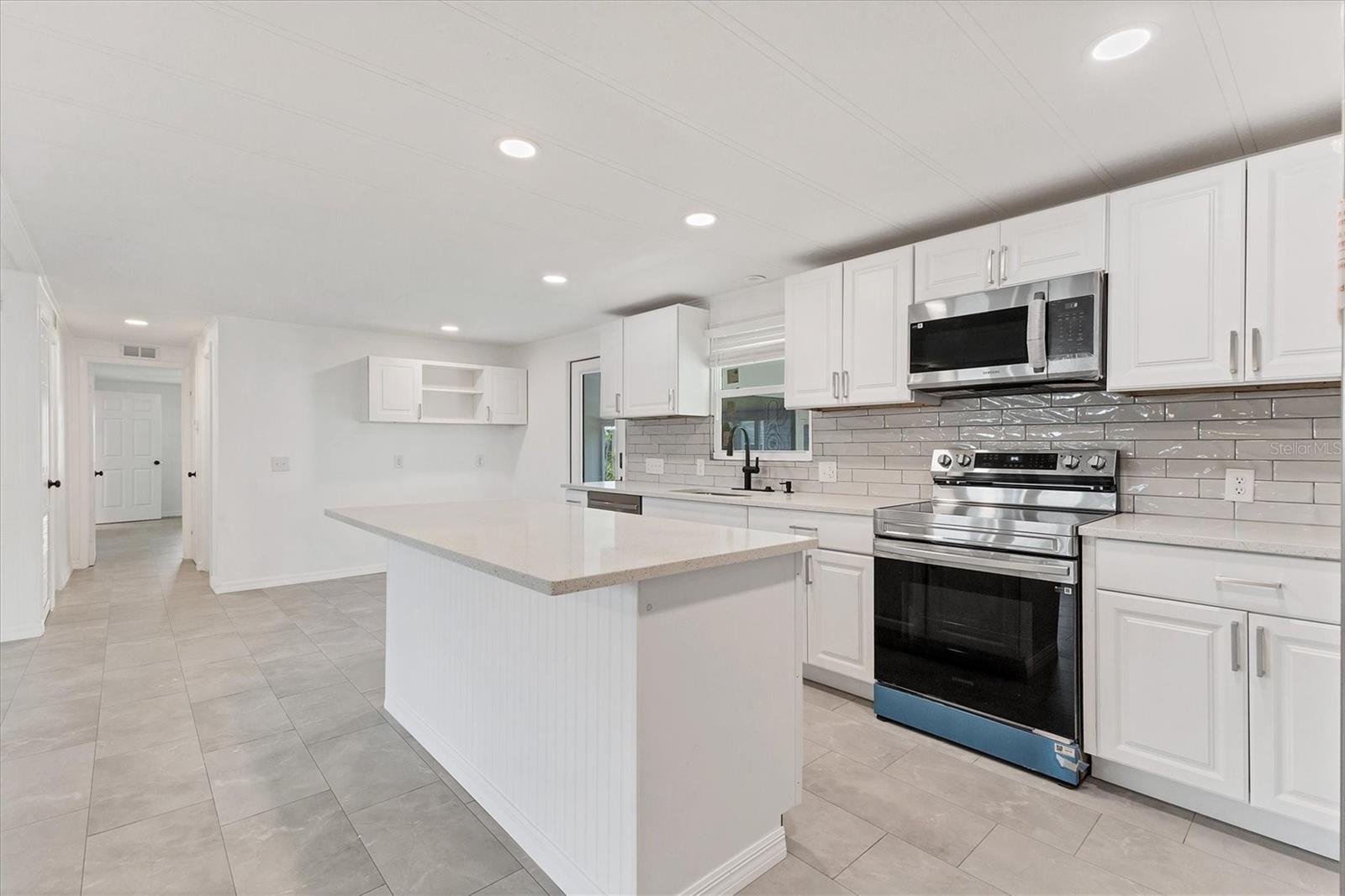 Image 11 of 37 For 6710 36th Avenue E 54