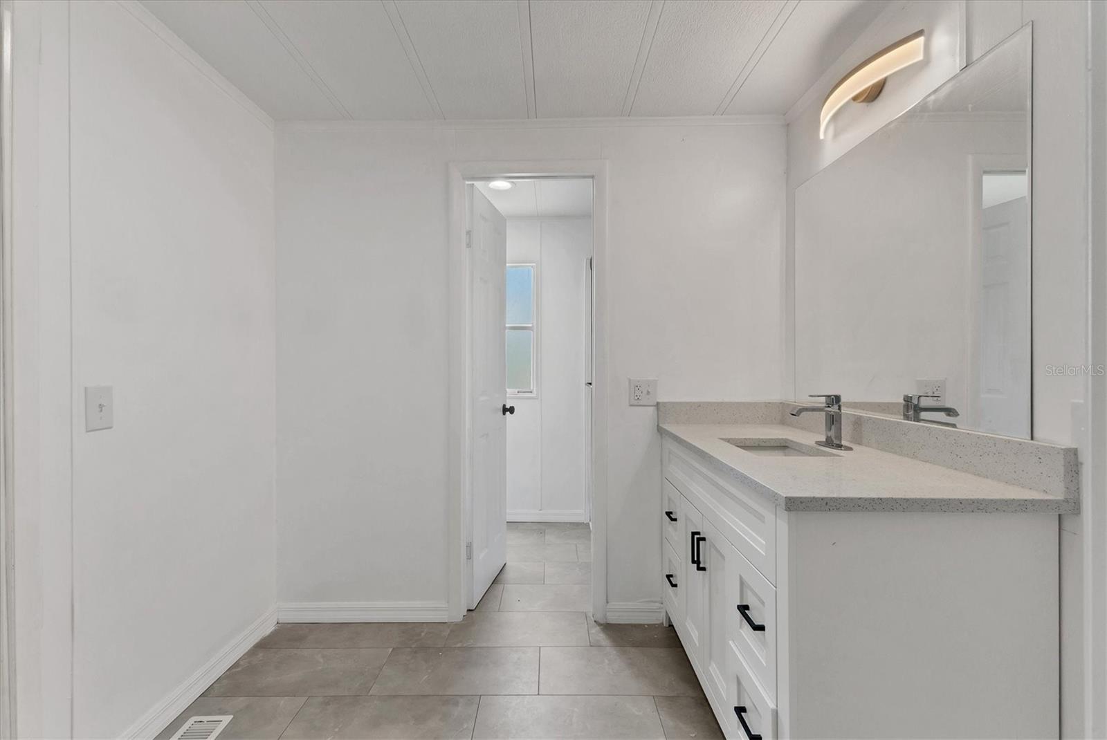 Image 15 of 37 For 6710 36th Avenue E 54
