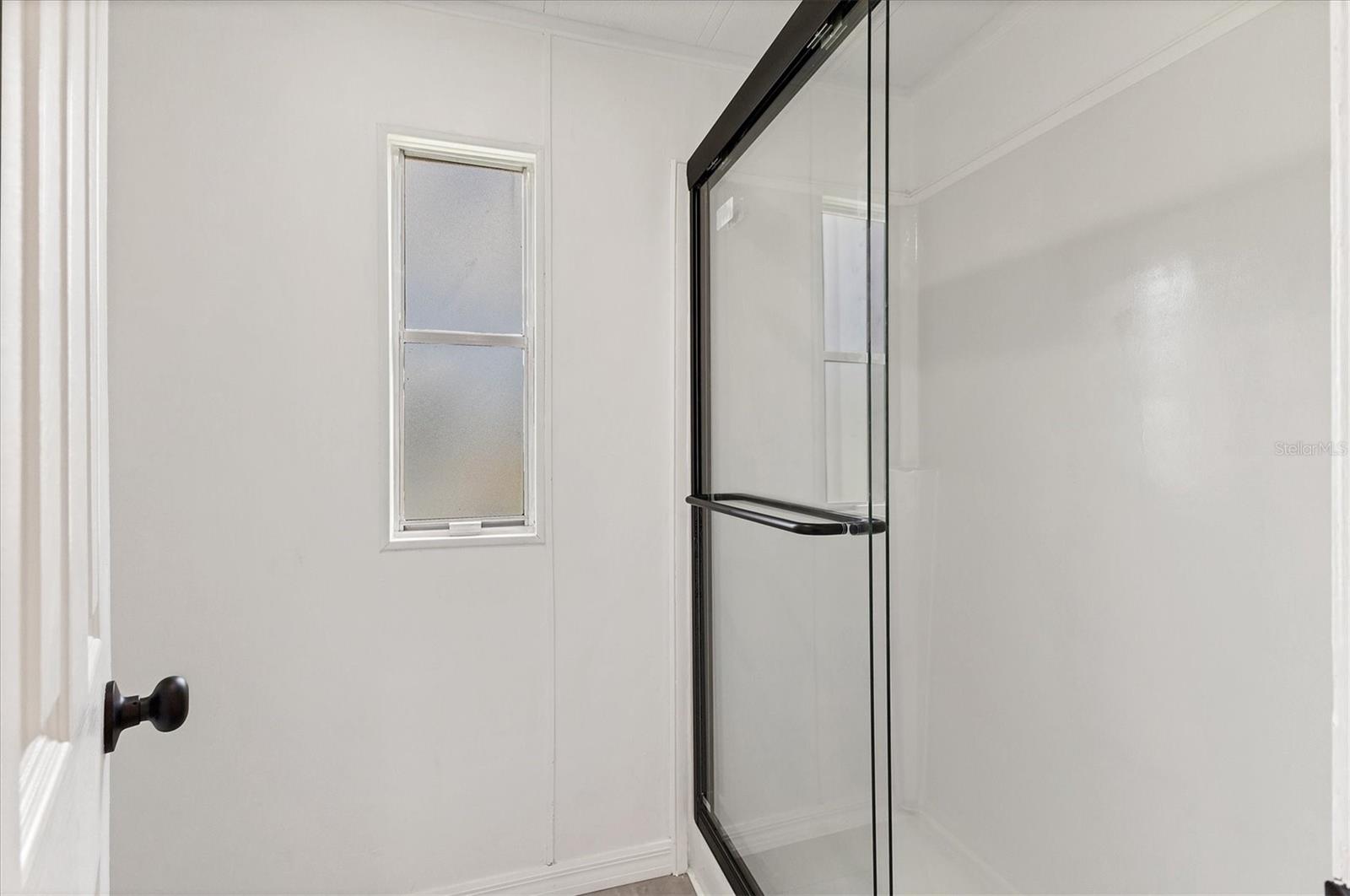 Image 17 of 37 For 6710 36th Avenue E 54