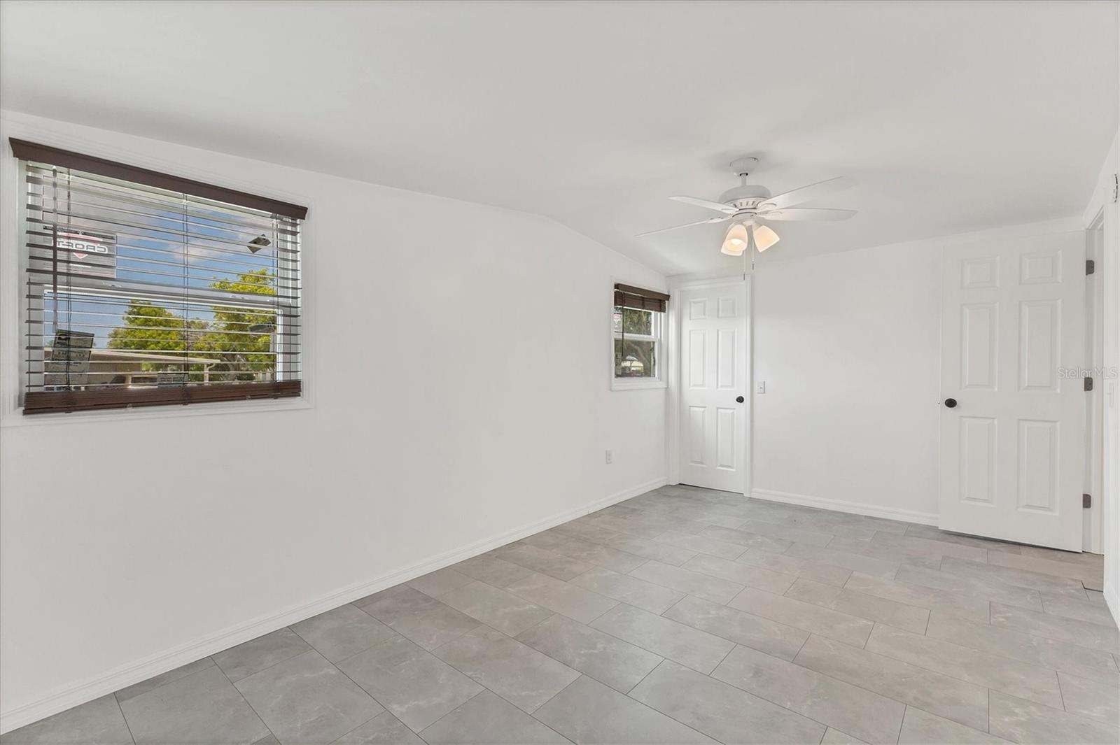Image 5 of 37 For 6710 36th Avenue E 54