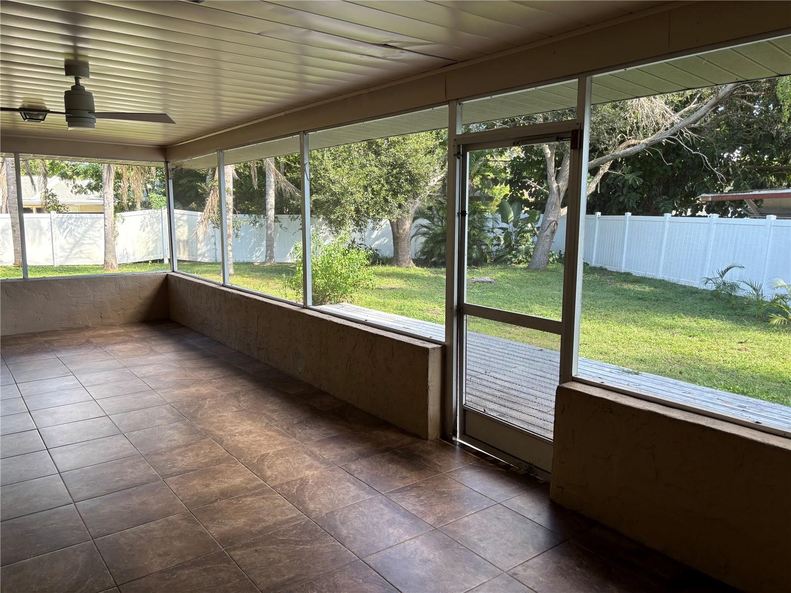 Image 19 of 21 For 2866 Rainbow Circle