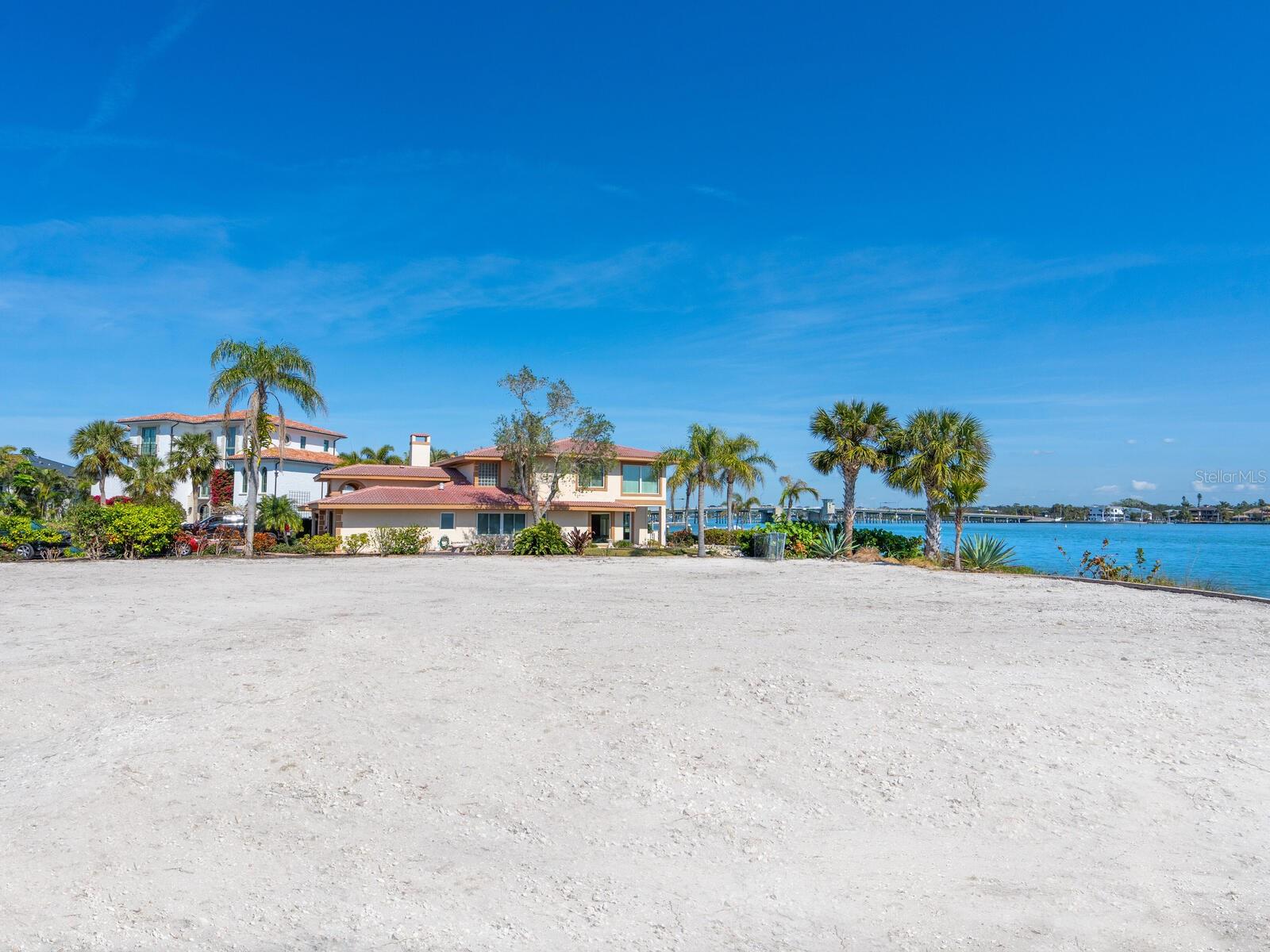 Image 23 of 59 For 894 Freeling Drive