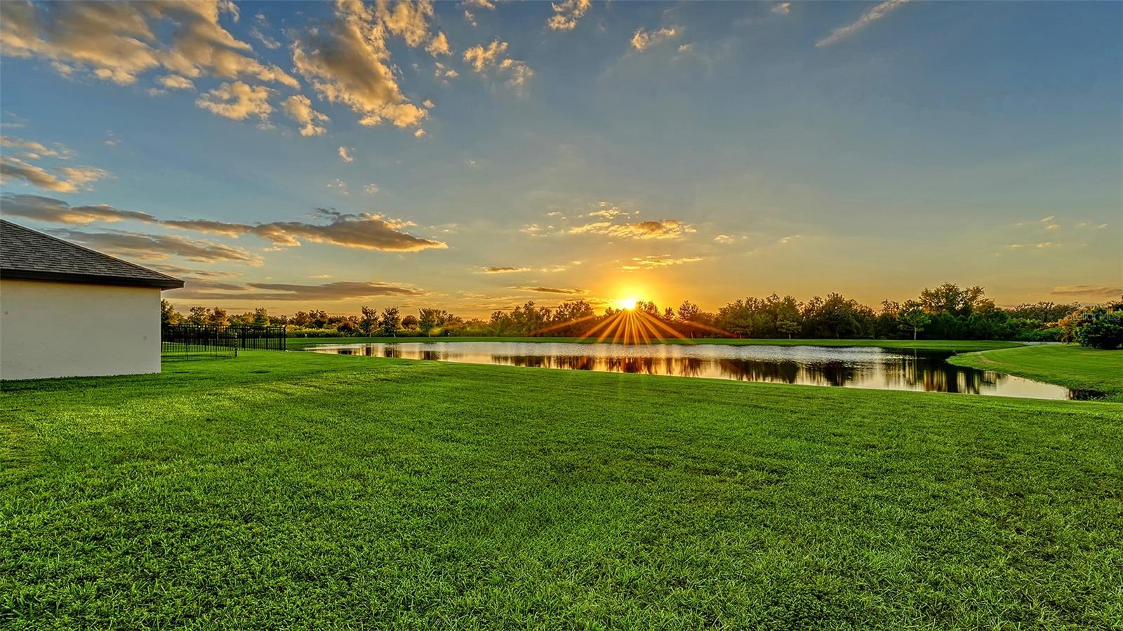 Image 19 of 56 For 16121 61st Lane E