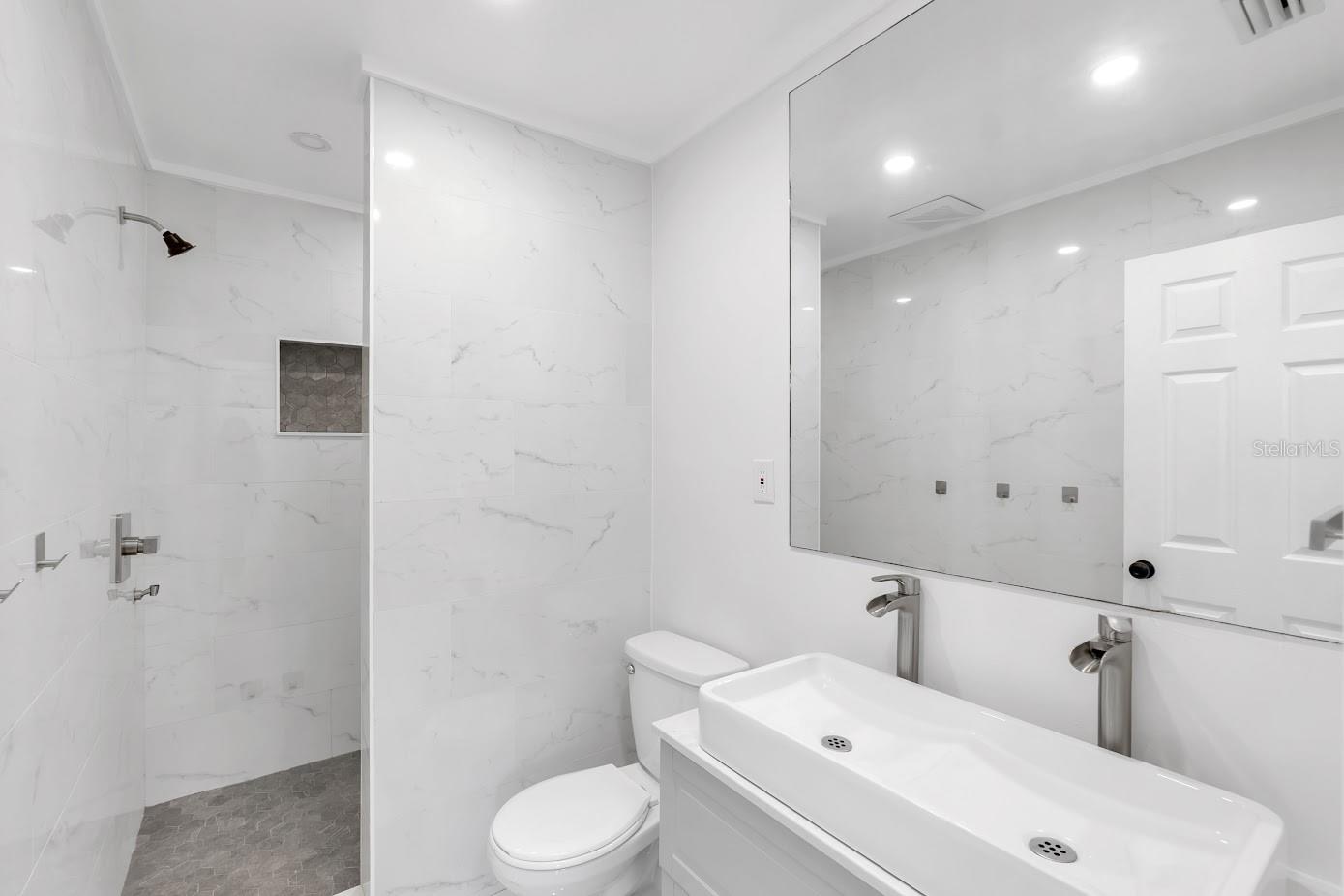 Image 17 of 40 For 2544 Orsova Way