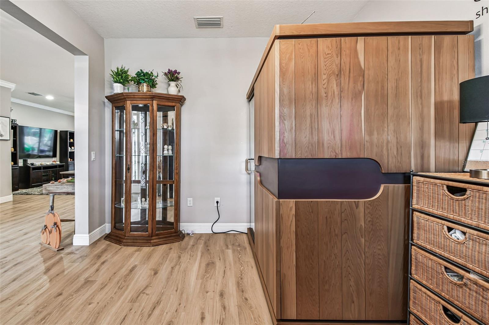 Image 6 of 78 For 3006 Oriole Drive