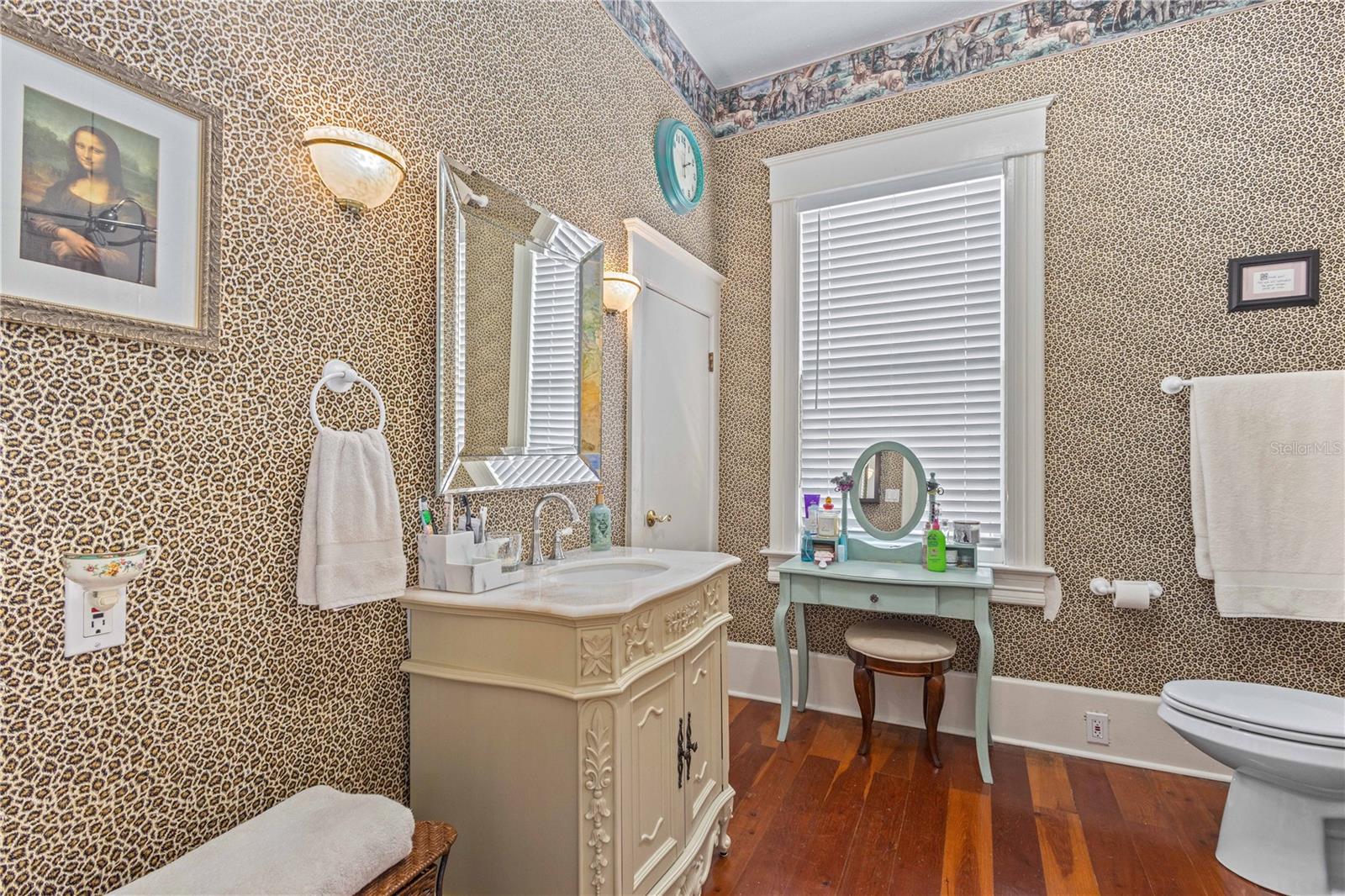 Image 19 of 34 For 501 Euclid Avenue