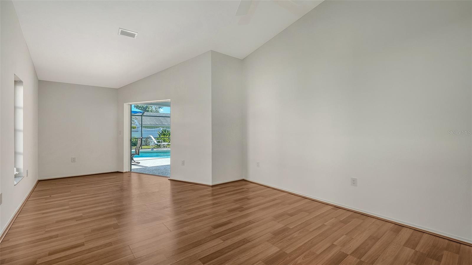 Image 23 of 54 For 4487 Diamond Circle E