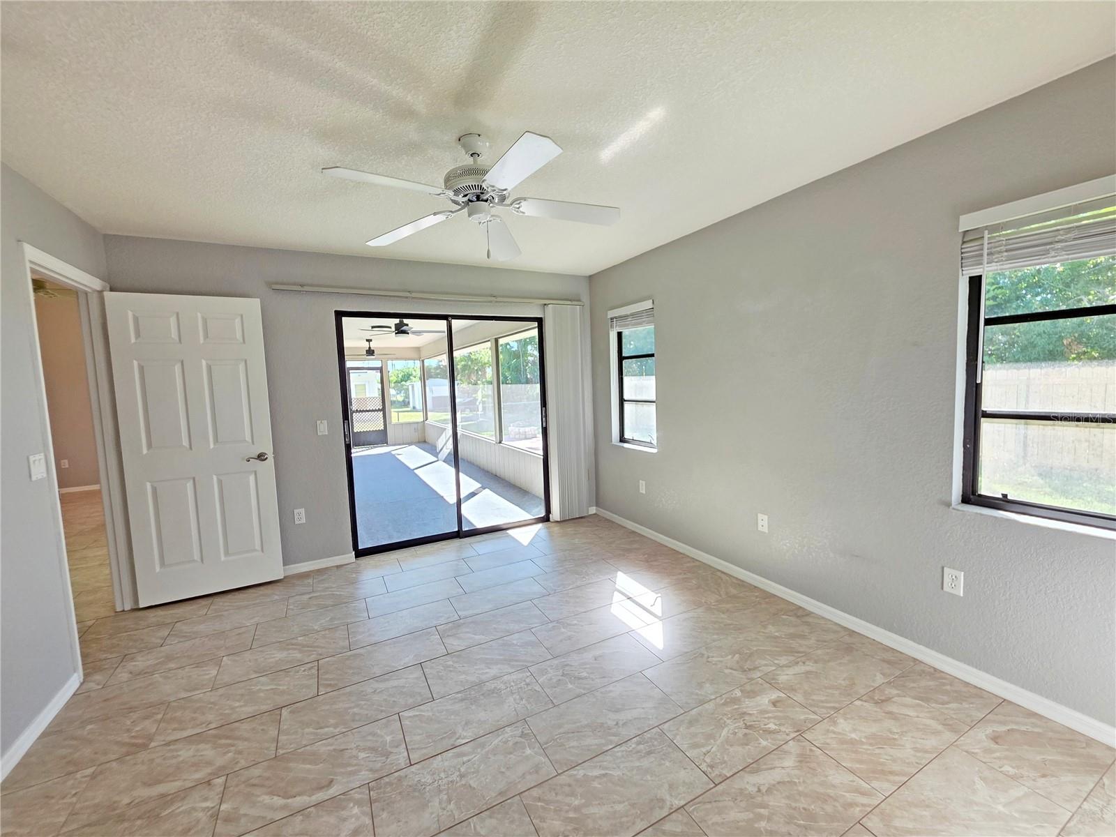 Image 11 of 25 For 920 Tanager Road