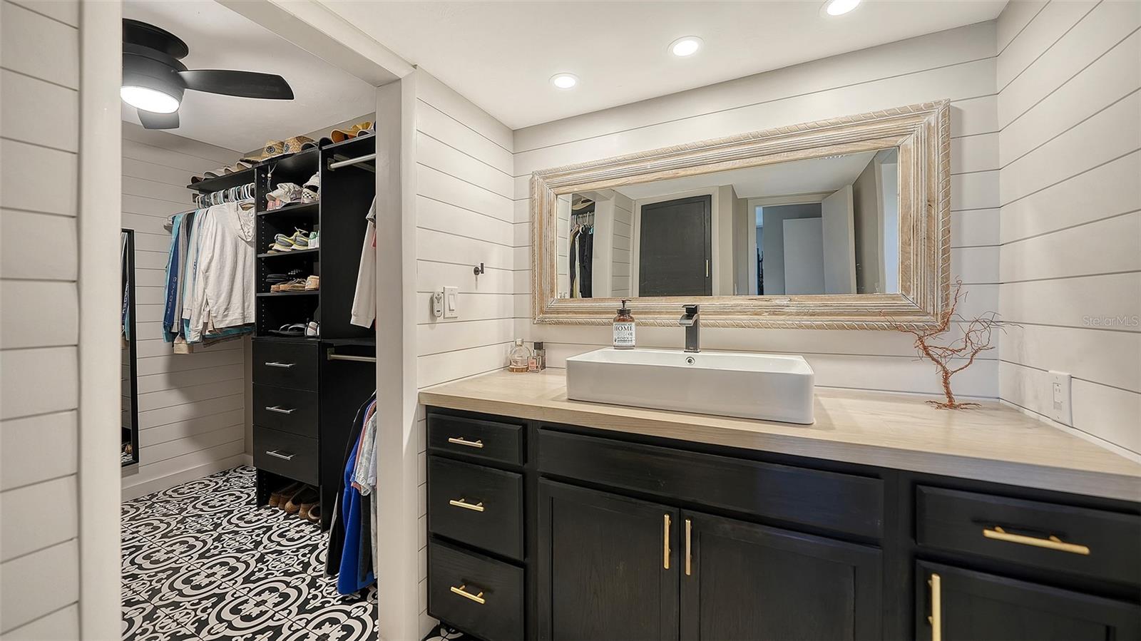 Image 27 of 76 For 4500 Gulf Of Mexico Dr  305