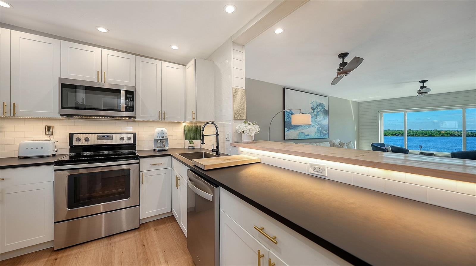 Image 6 of 76 For 4500 Gulf Of Mexico Dr  305