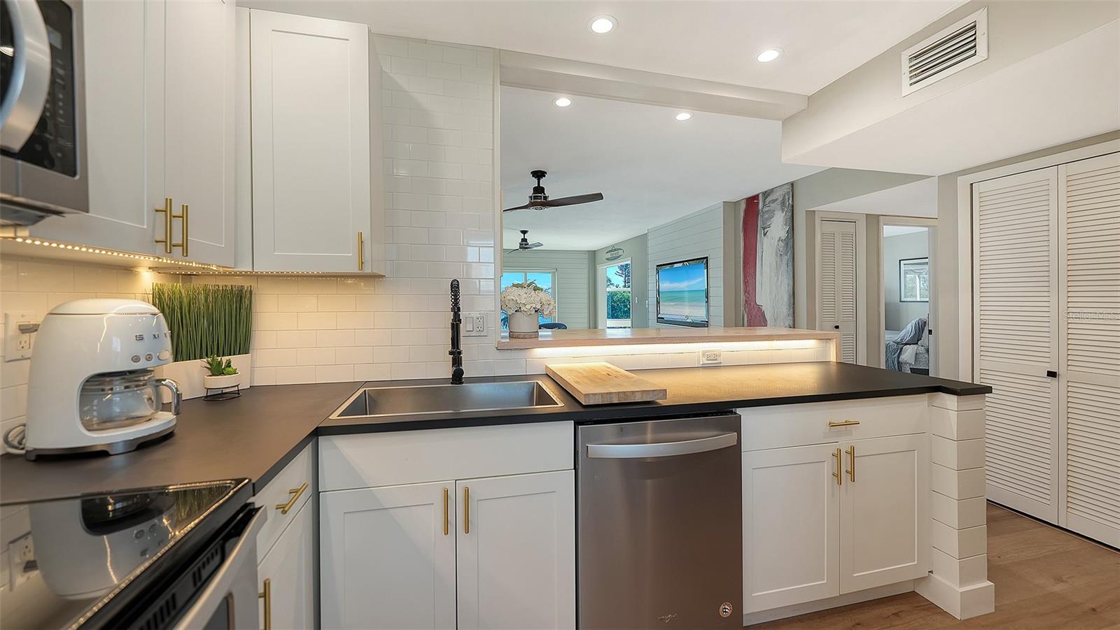 Image 9 of 76 For 4500 Gulf Of Mexico Dr  305