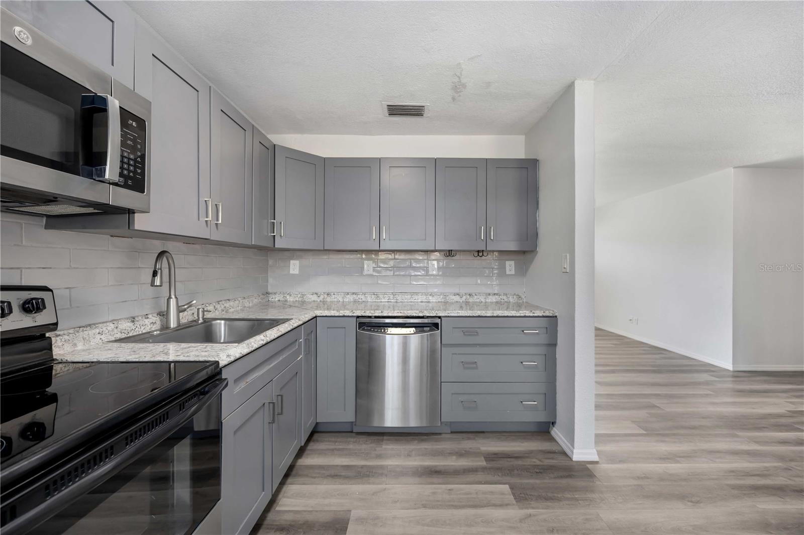 Image 12 of 30 For 6319 Lafayette Road