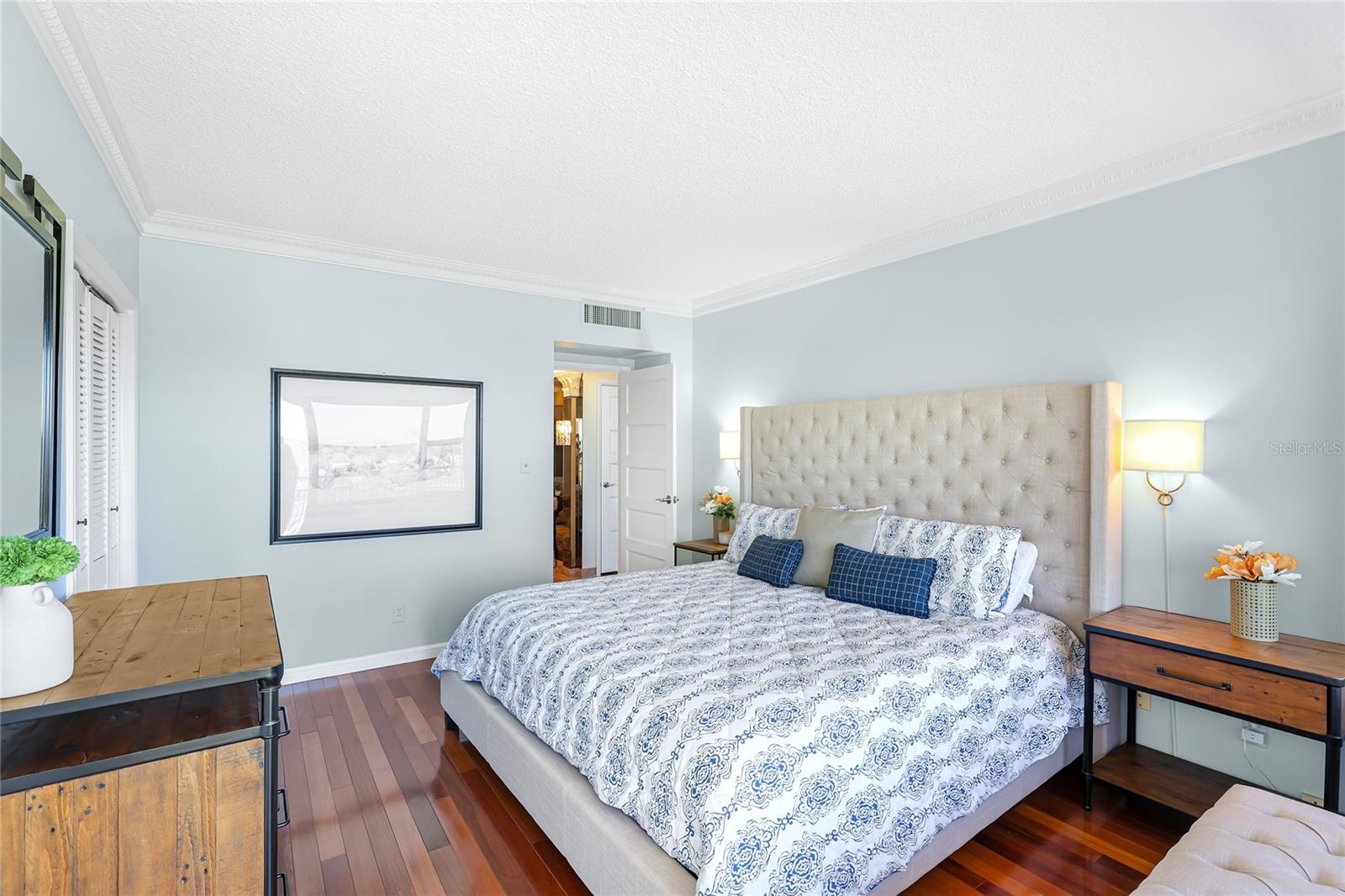 Image 24 of 37 For 603 Longboat Club Road 1103n