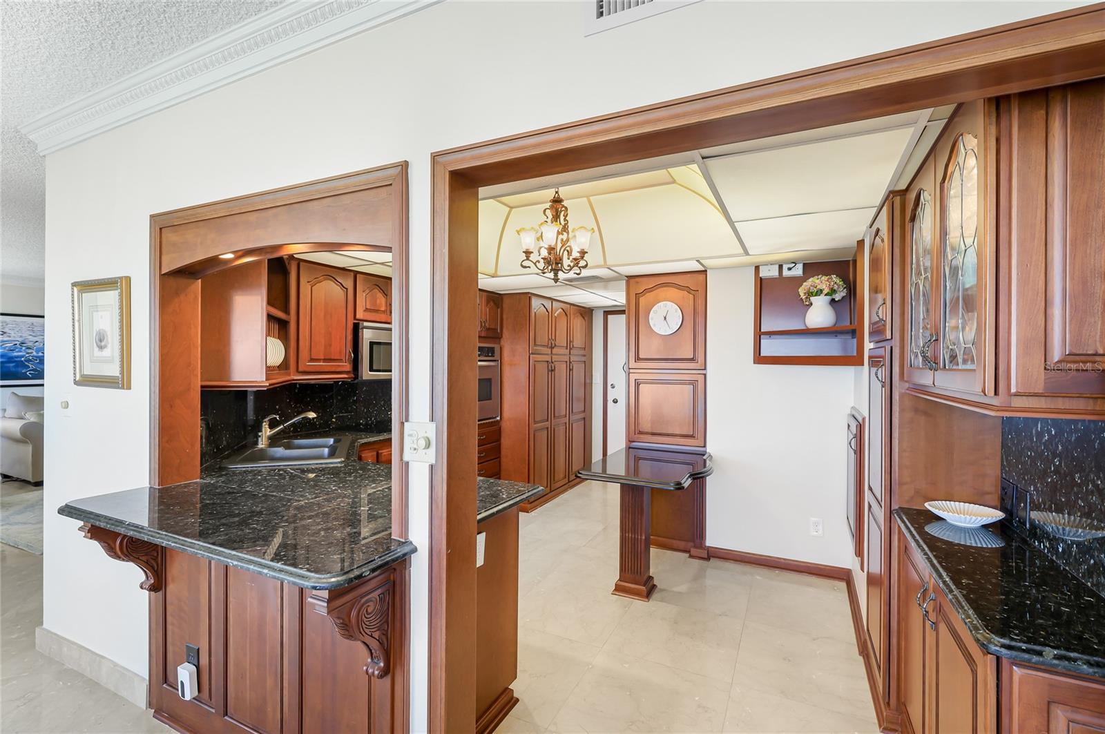 Image 8 of 37 For 603 Longboat Club Road 1103n