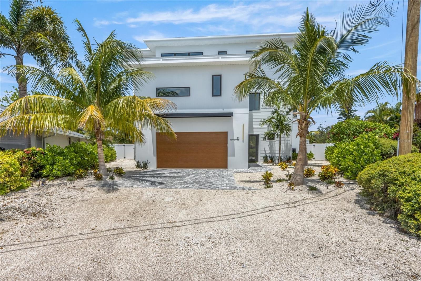 Image 2 of 66 For 111 Gull Drive