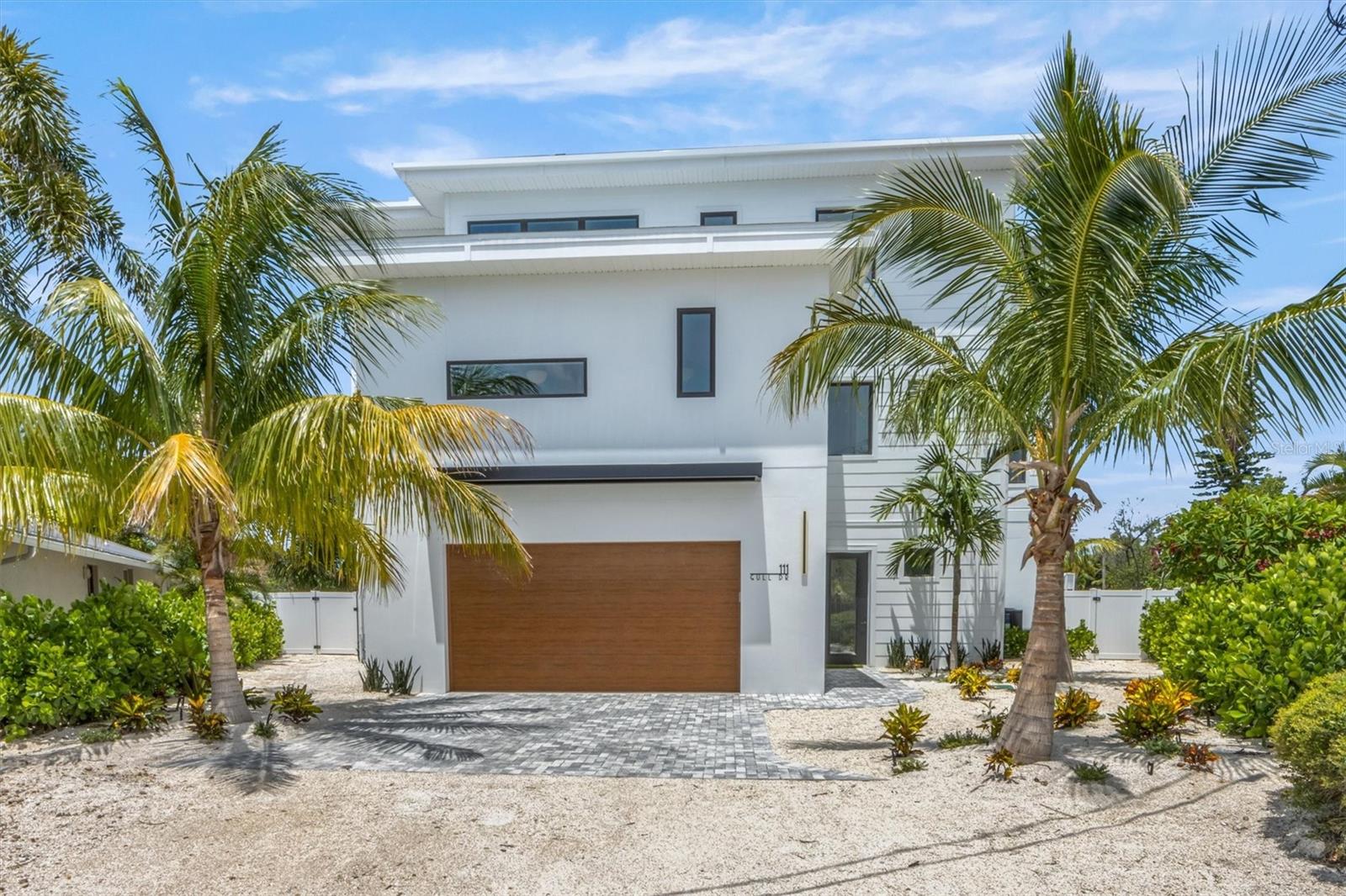 Image 4 of 66 For 111 Gull Drive