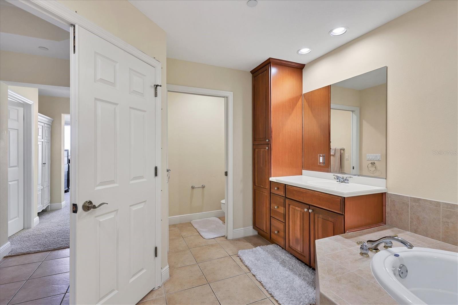 Image 30 of 62 For 6360 Watercrest Way 301