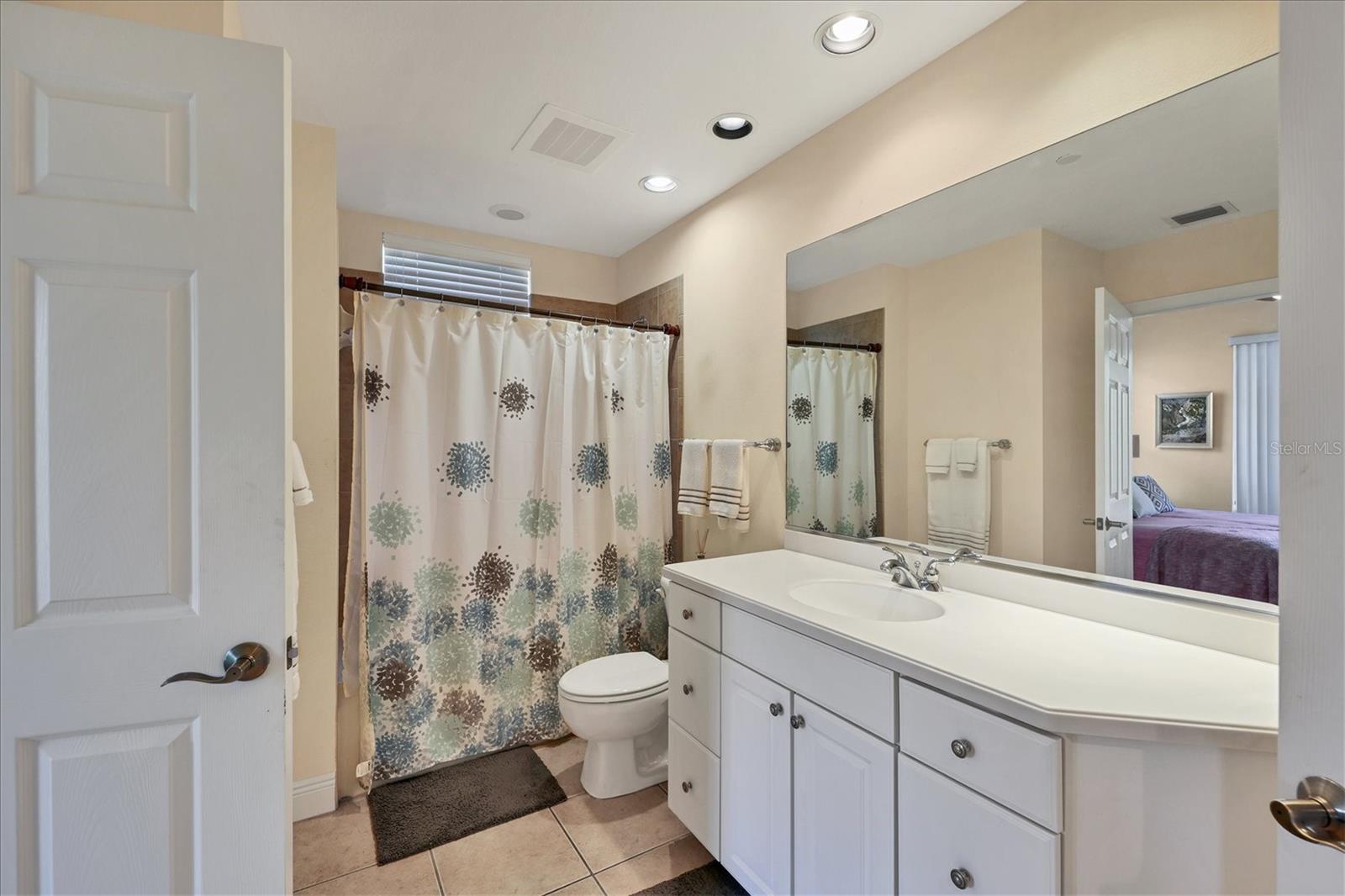 Image 32 of 62 For 6360 Watercrest Way 301