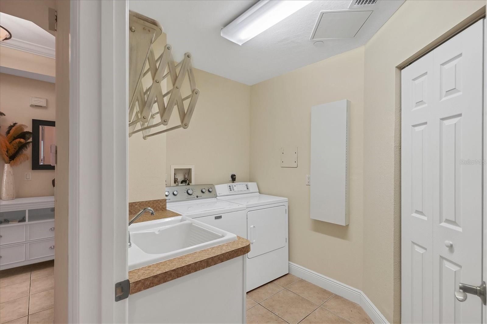 Image 35 of 62 For 6360 Watercrest Way 301