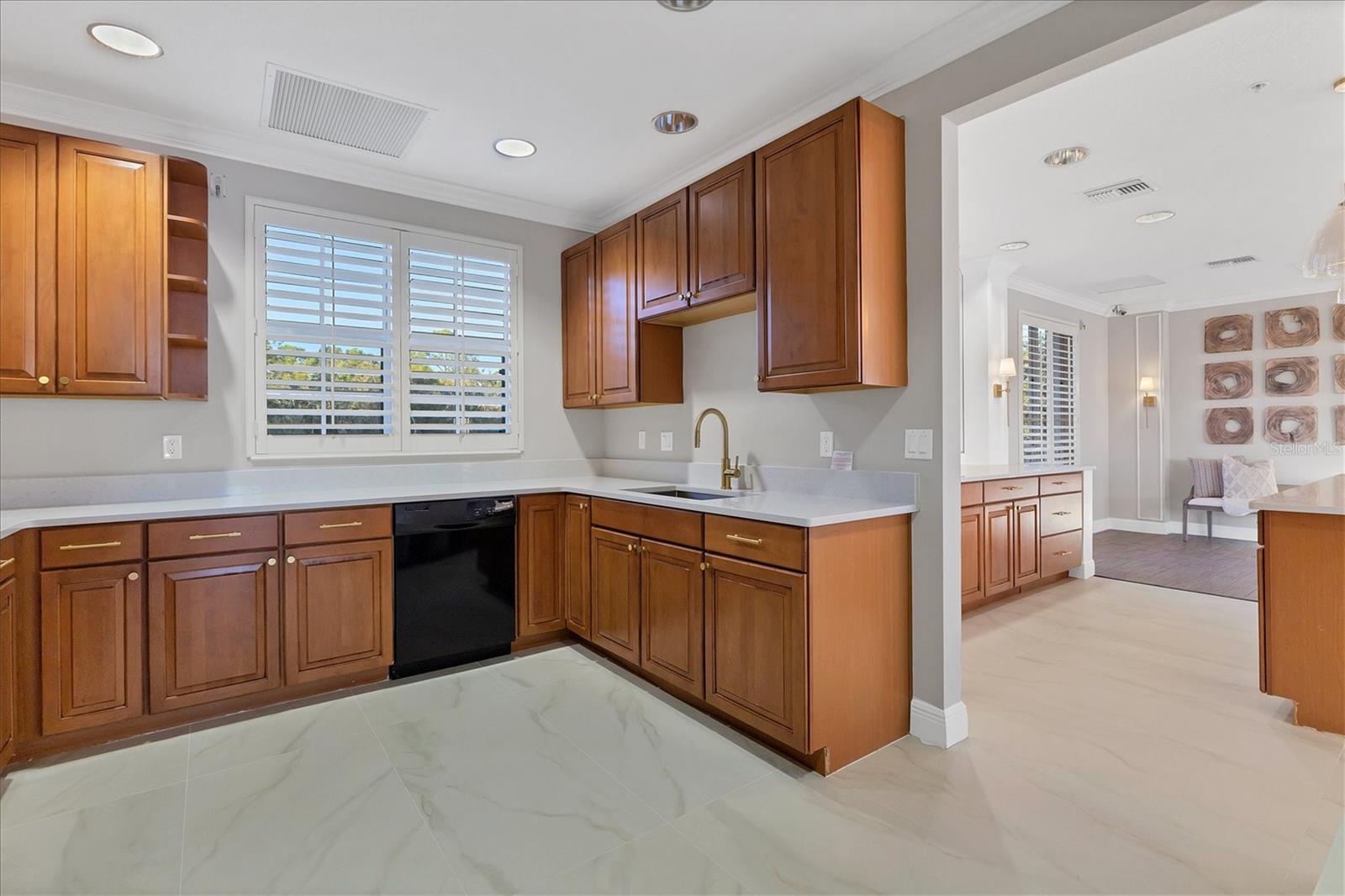 Image 50 of 62 For 6360 Watercrest Way 301