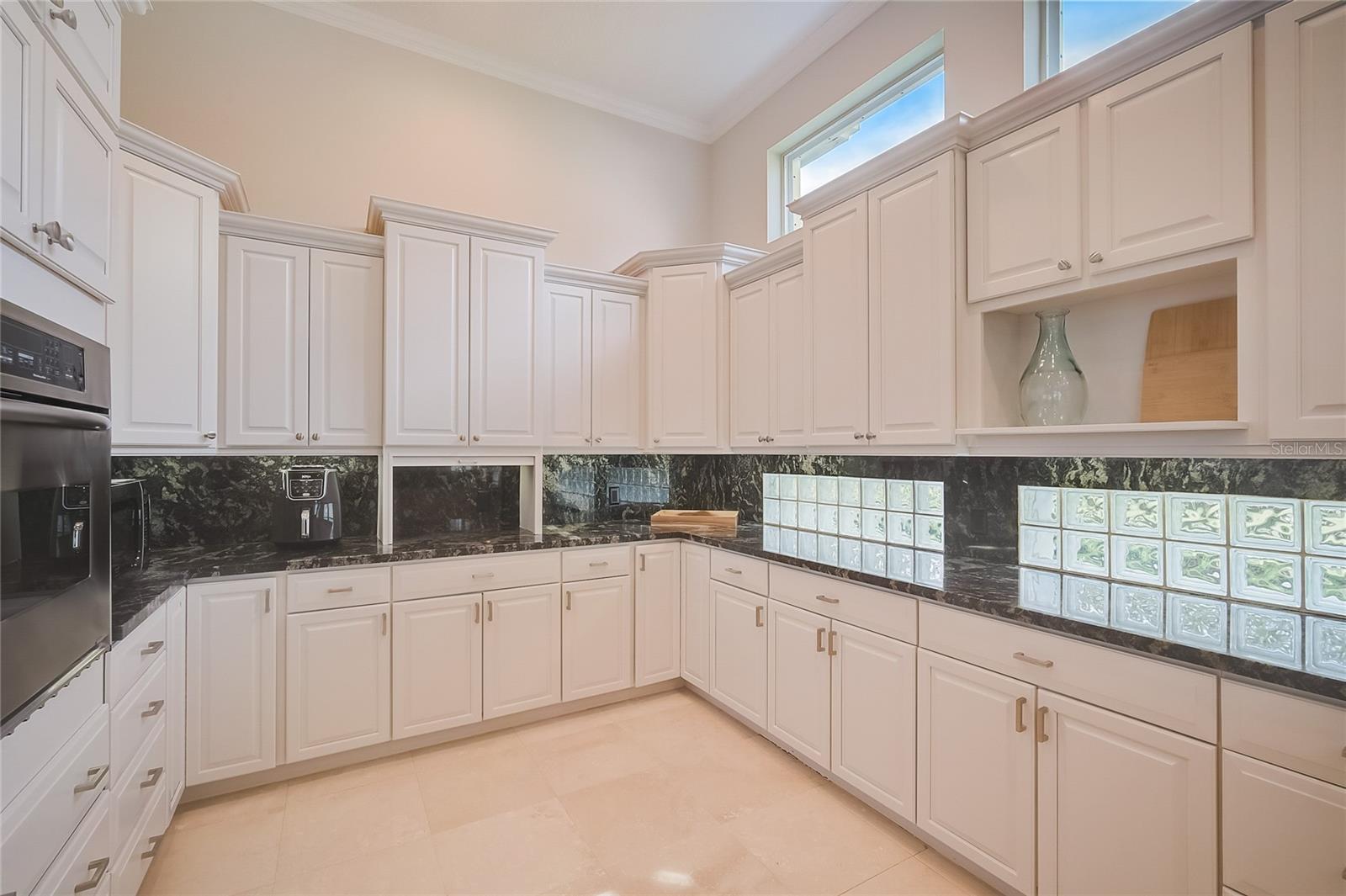 Image 16 of 69 For 854 Macewen Drive