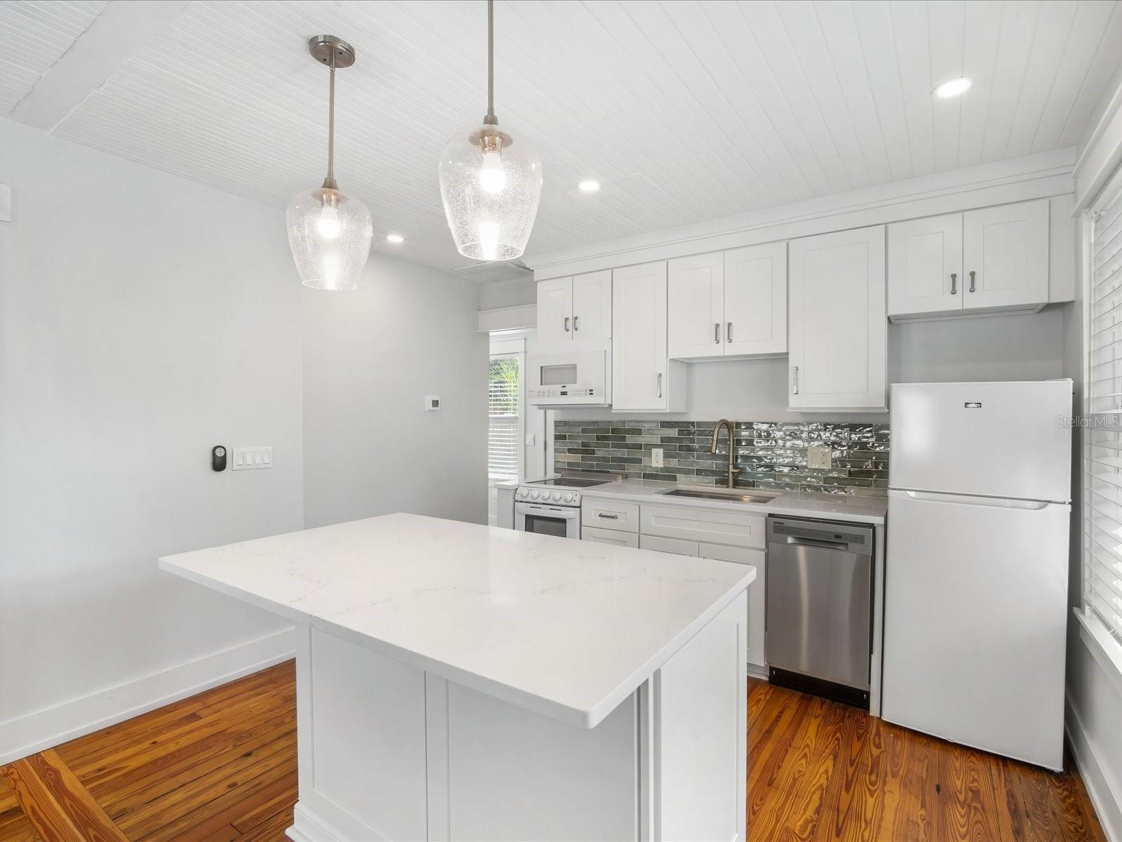 Image 23 of 43 For 2822 4th Avenue W