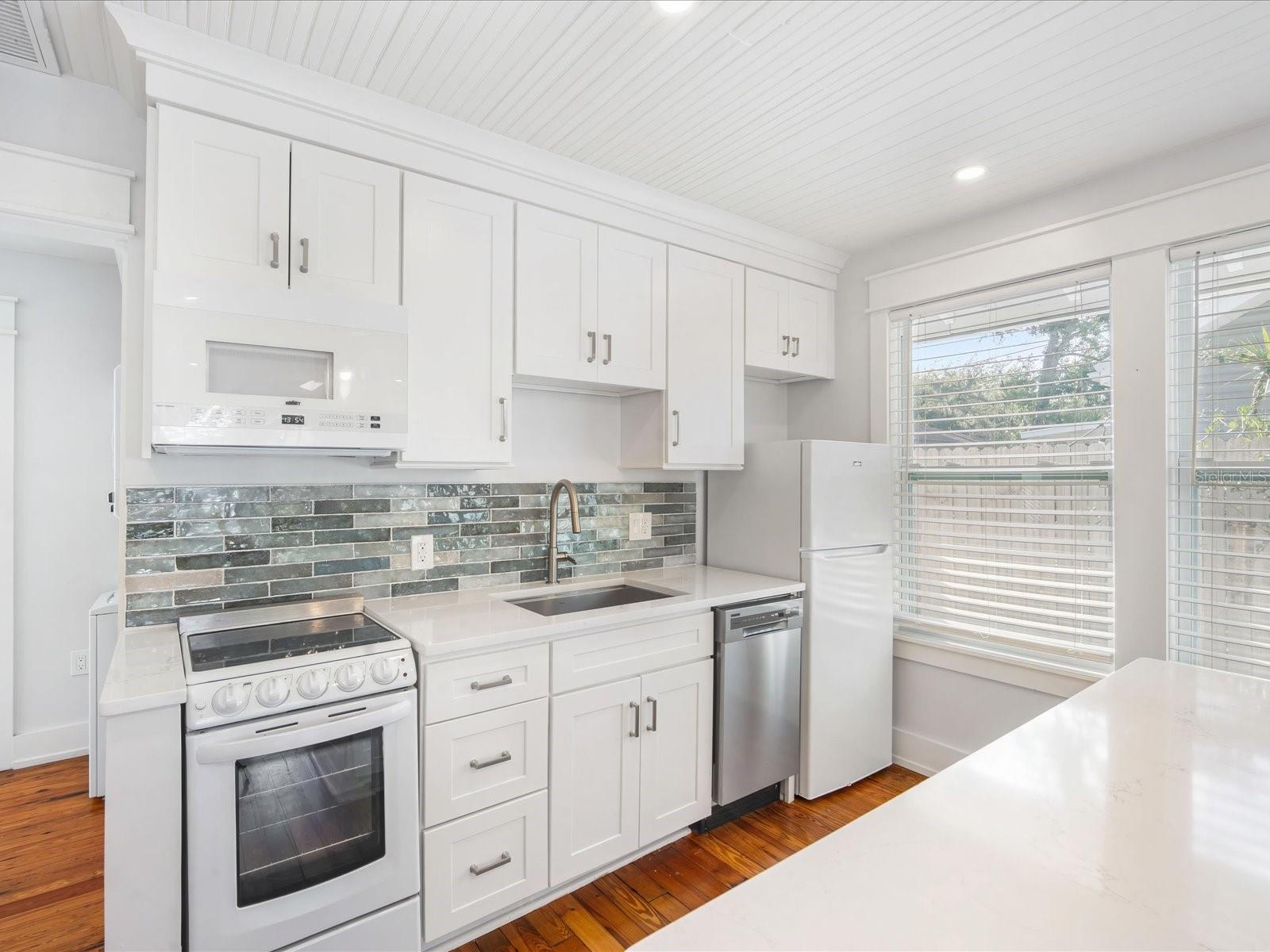 Image 24 of 43 For 2822 4th Avenue W