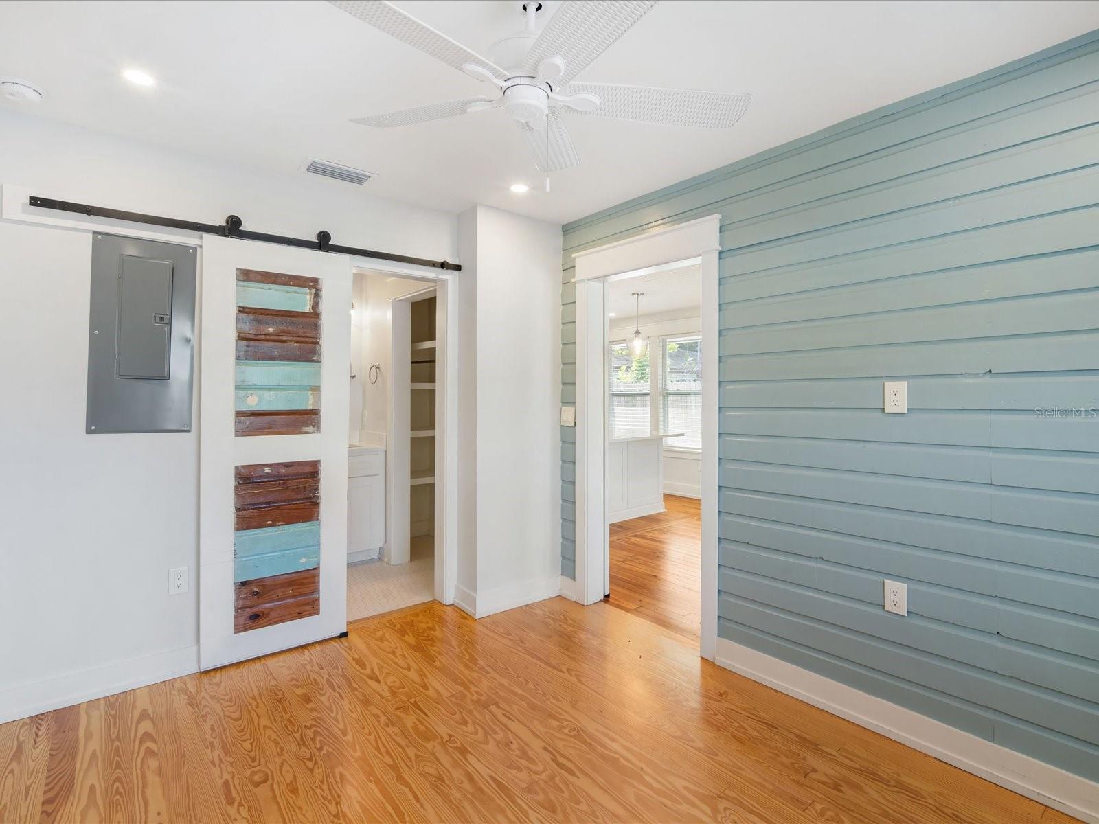 Image 25 of 43 For 2822 4th Avenue W