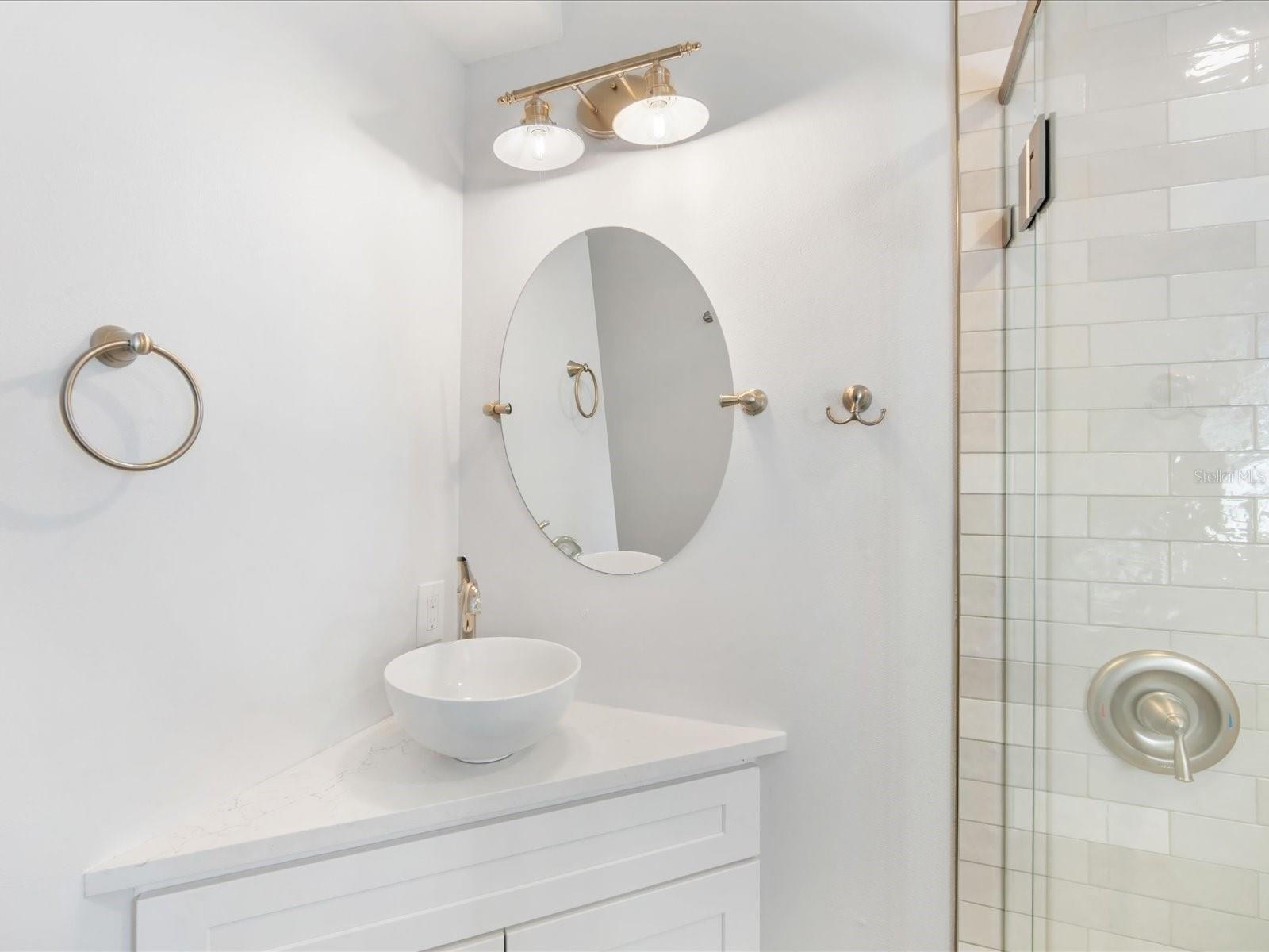 Image 27 of 43 For 2822 4th Avenue W