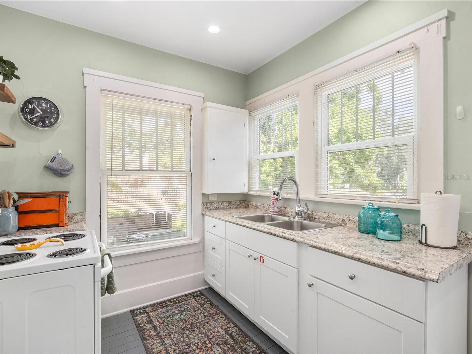 Image 8 of 43 For 2822 4th Avenue W