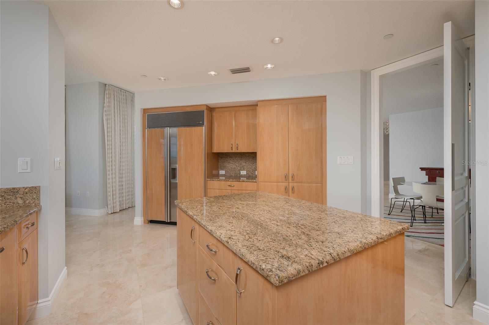 Image 18 of 84 For 2050 Benjamin Franklin Drive A601