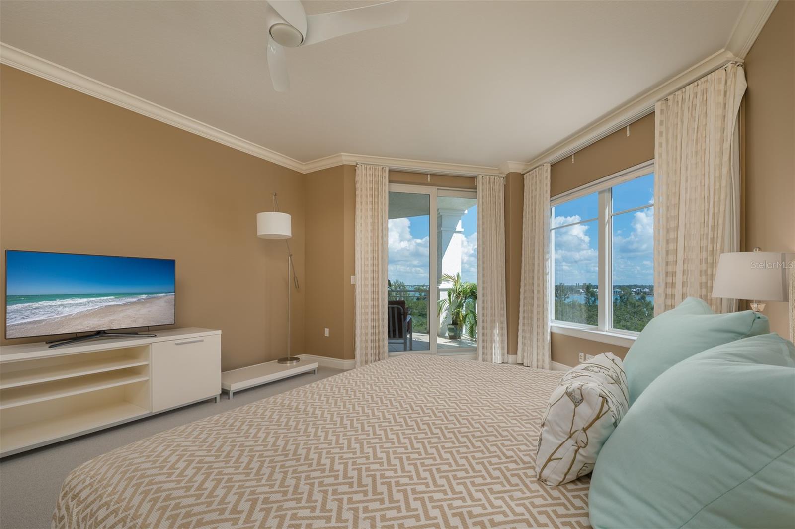 Image 21 of 84 For 2050 Benjamin Franklin Drive A601