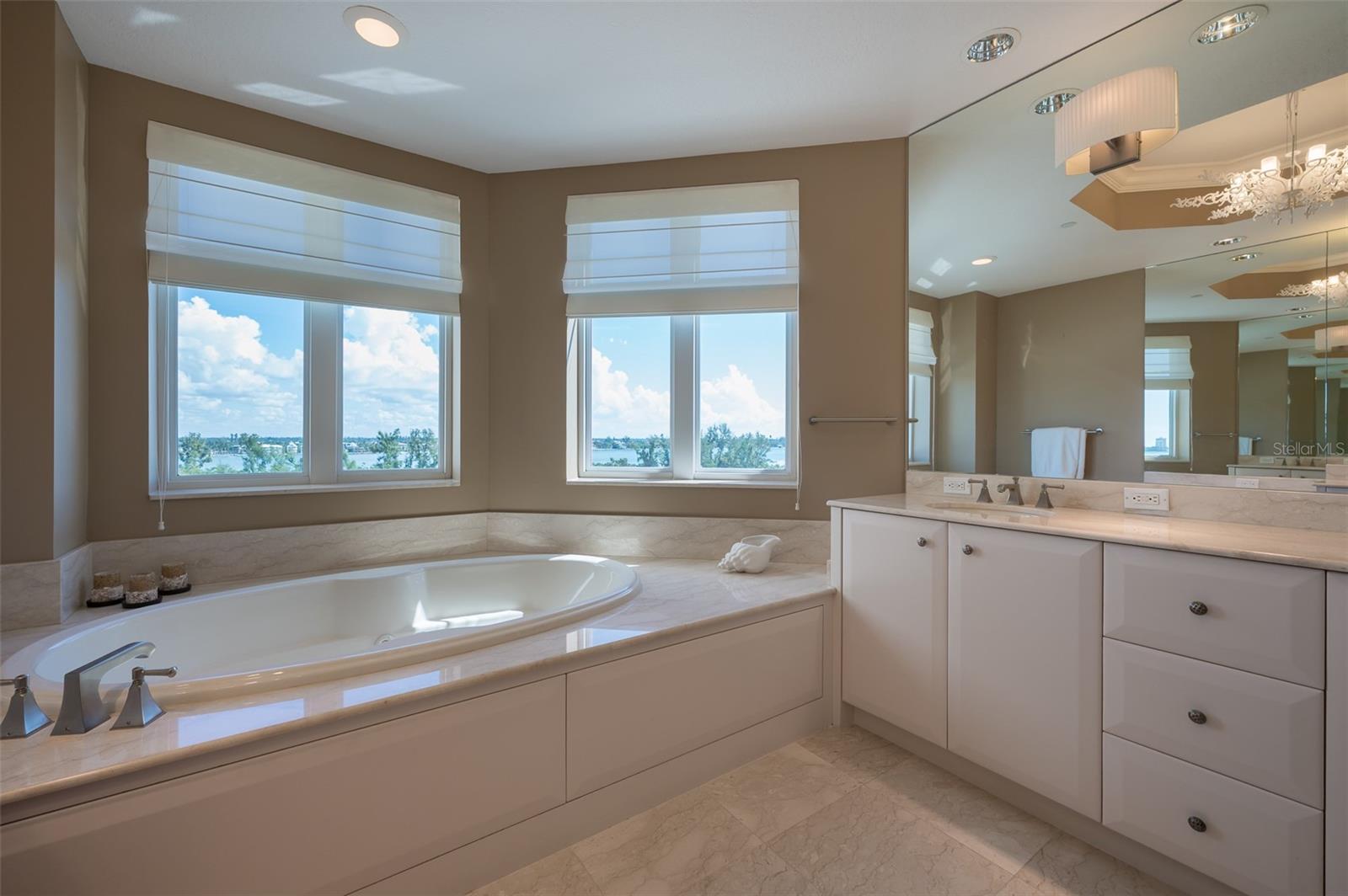 Image 23 of 84 For 2050 Benjamin Franklin Drive A601